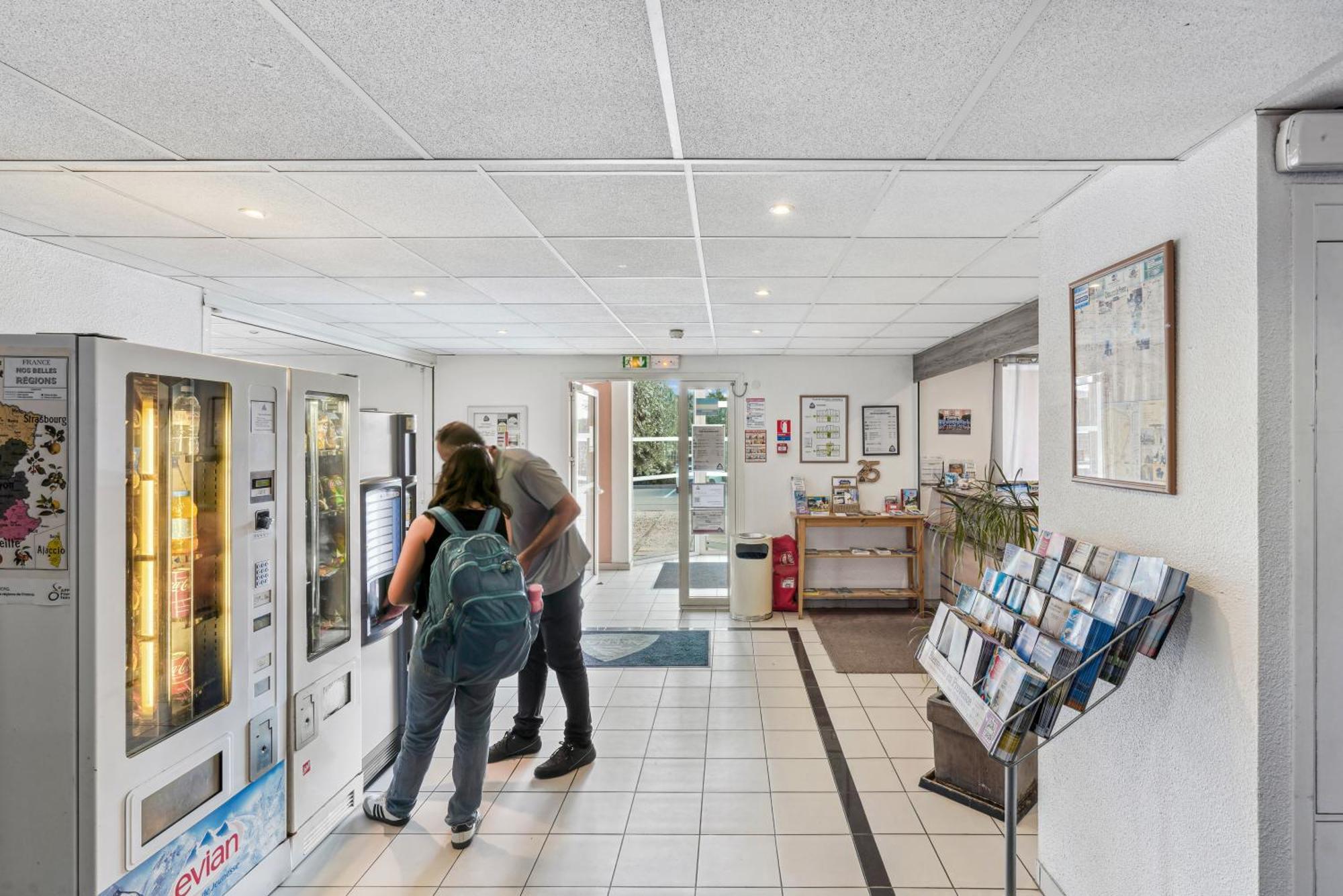 Hotel Akena Chateaurenard - Parc Des Expositions Avignon Dış mekan fotoğraf
